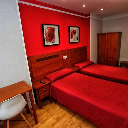 Hostal Vitorina Soria Bagian luar foto