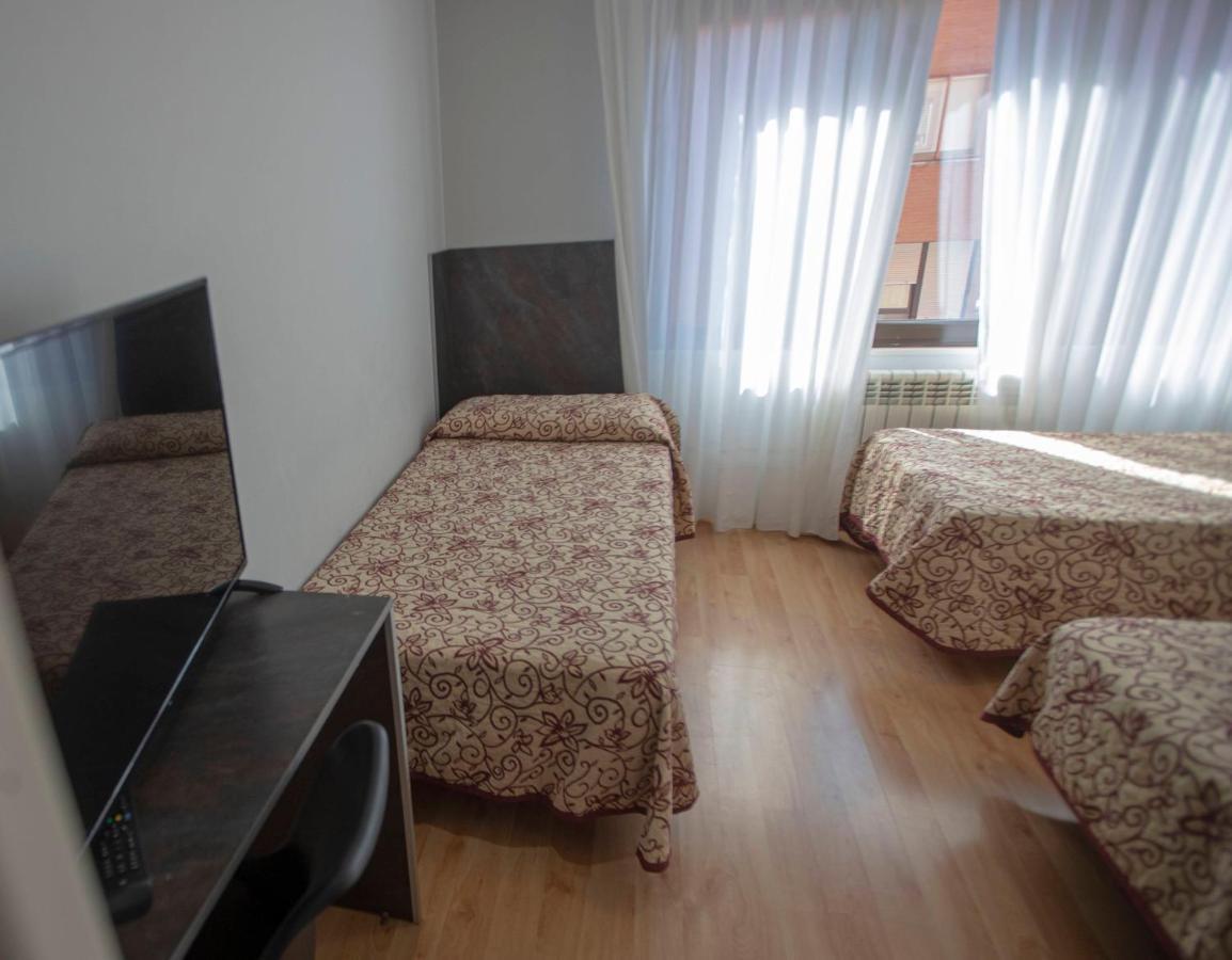 Hostal Vitorina Soria Bagian luar foto