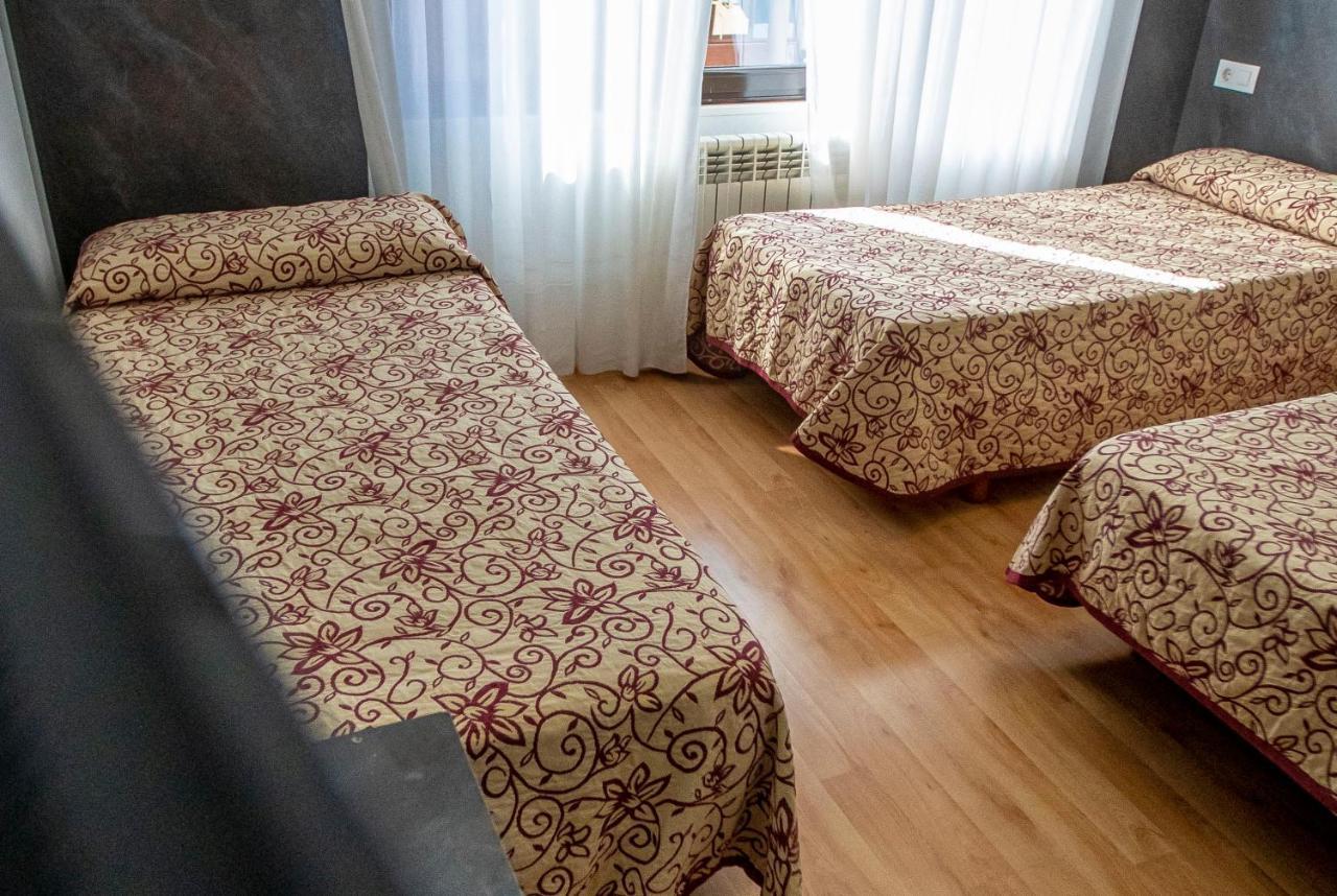 Hostal Vitorina Soria Bagian luar foto