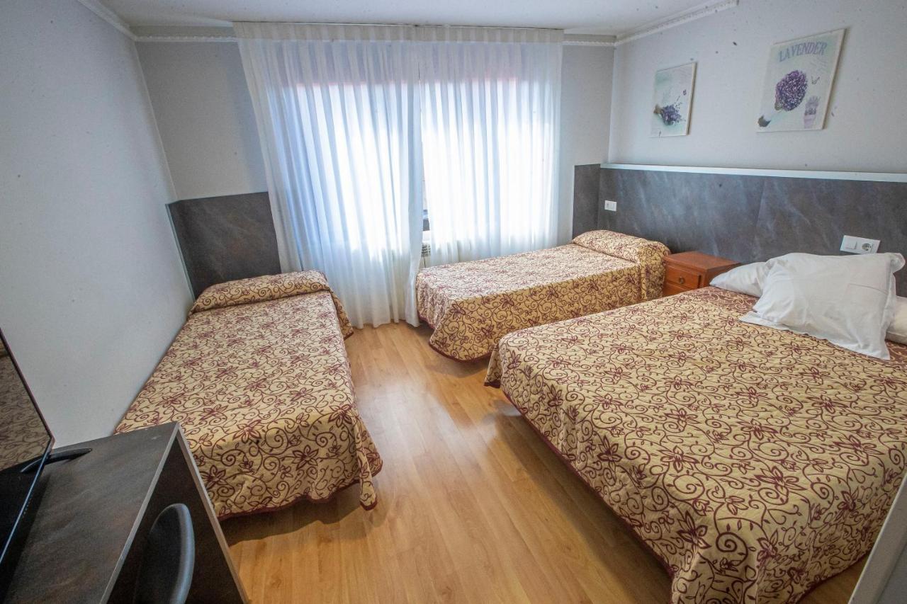 Hostal Vitorina Soria Bagian luar foto