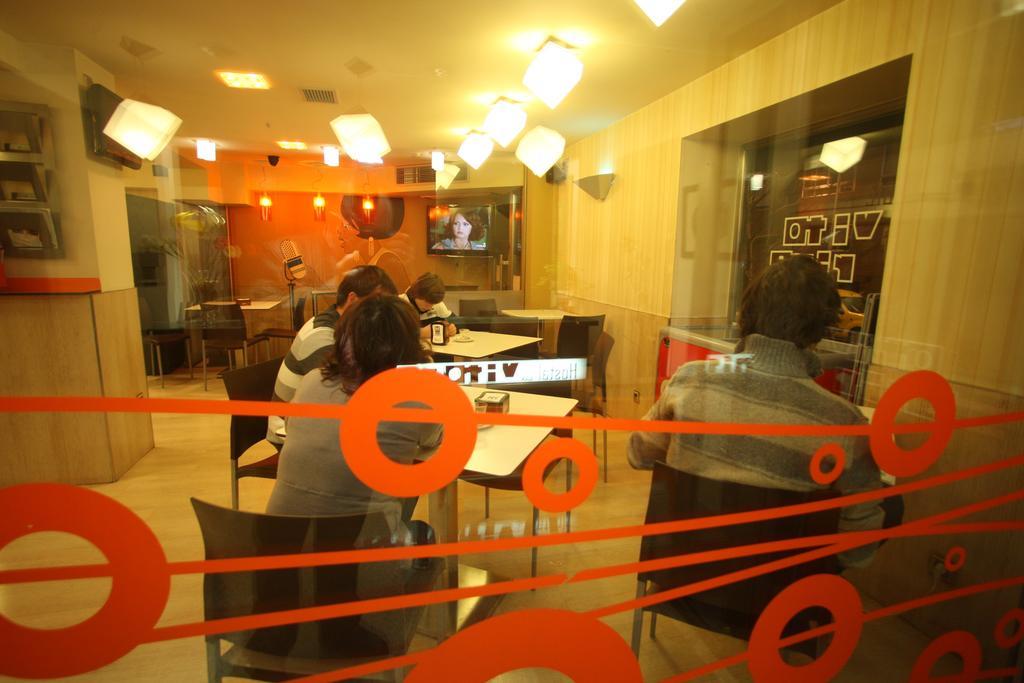 Hostal Vitorina Soria Bagian luar foto