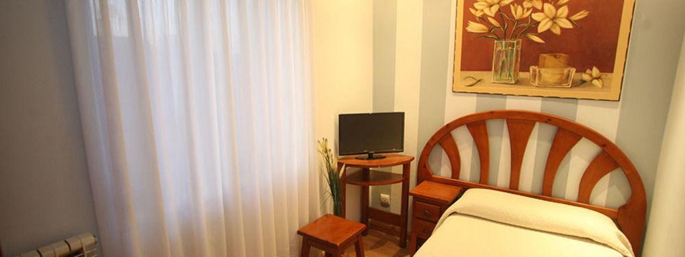 Hostal Vitorina Soria Bagian luar foto
