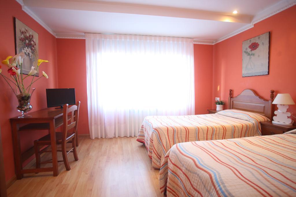 Hostal Vitorina Soria Bagian luar foto