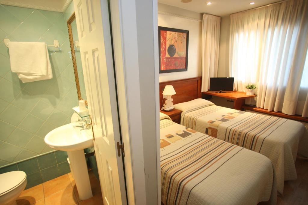 Hostal Vitorina Soria Bagian luar foto