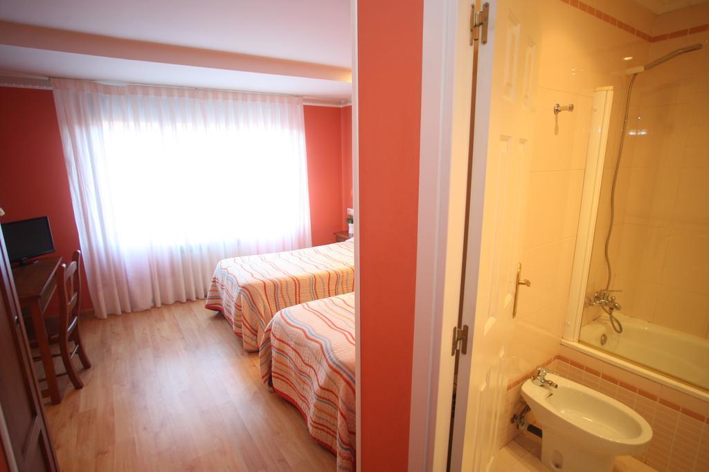 Hostal Vitorina Soria Bagian luar foto