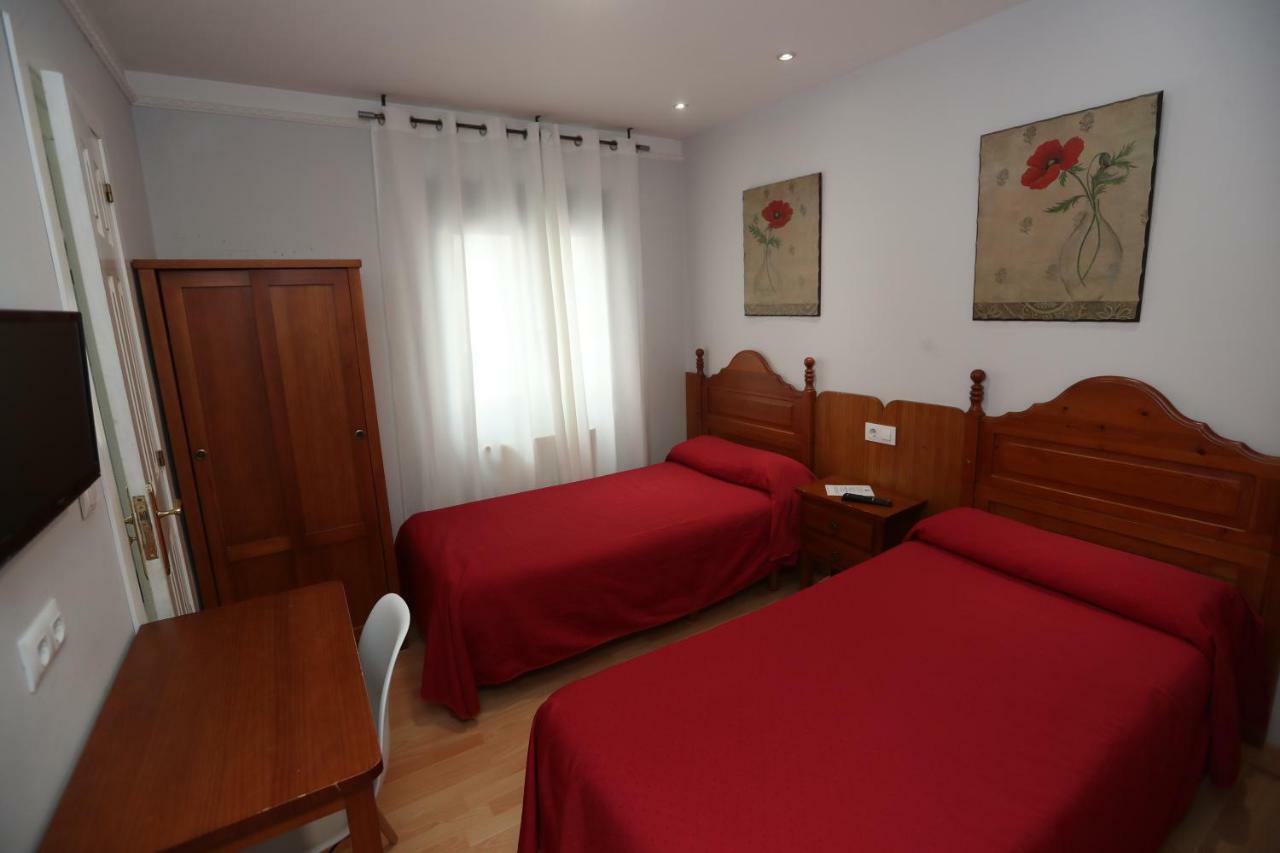 Hostal Vitorina Soria Bagian luar foto