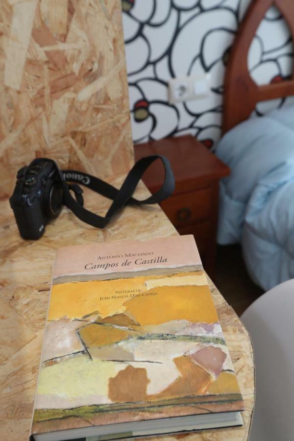 Hostal Vitorina Soria Bagian luar foto