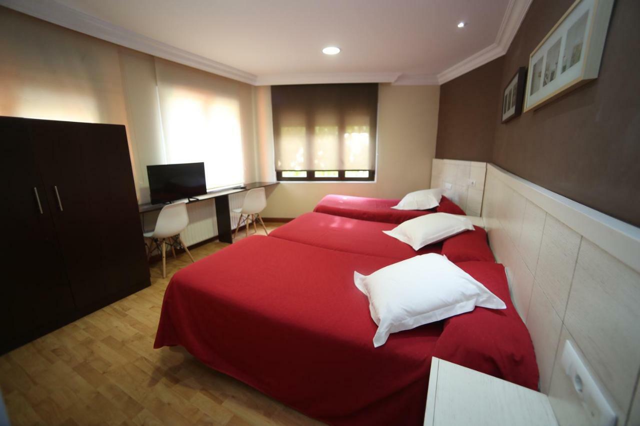 Hostal Vitorina Soria Bagian luar foto