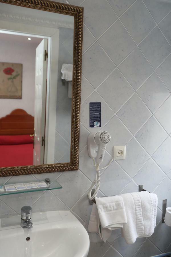Hostal Vitorina Soria Bagian luar foto