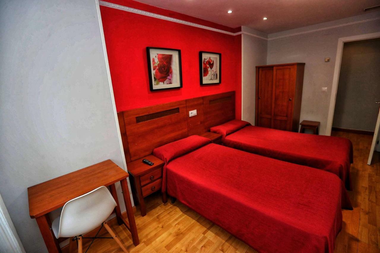 Hostal Vitorina Soria Bagian luar foto