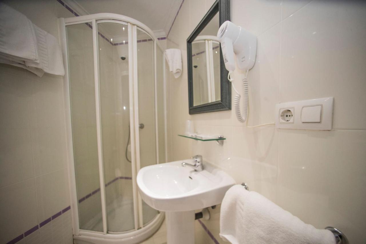 Hostal Vitorina Soria Bagian luar foto