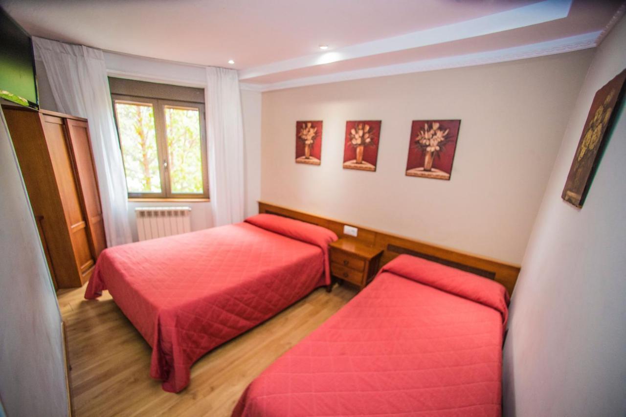 Hostal Vitorina Soria Bagian luar foto