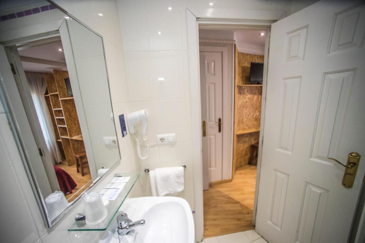 Hostal Vitorina Soria Bagian luar foto