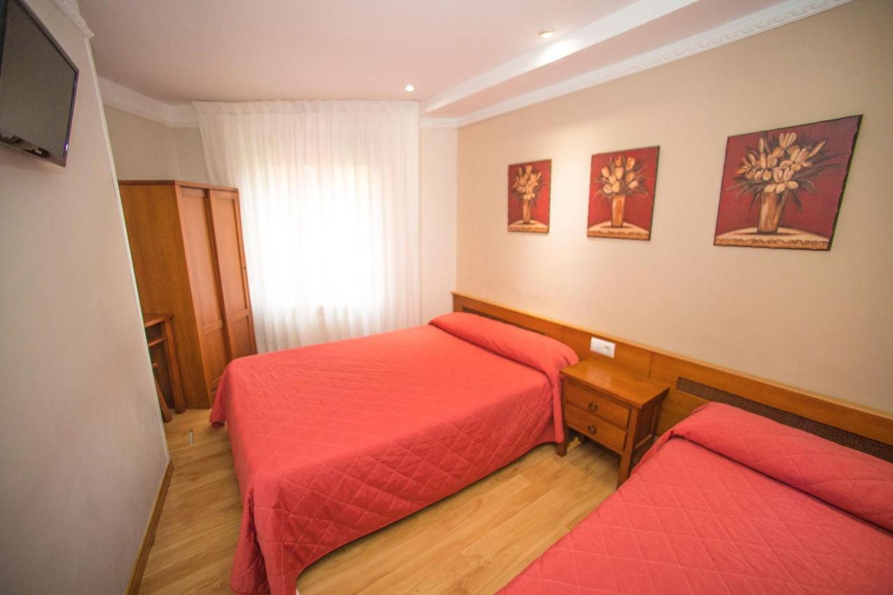 Hostal Vitorina Soria Bagian luar foto
